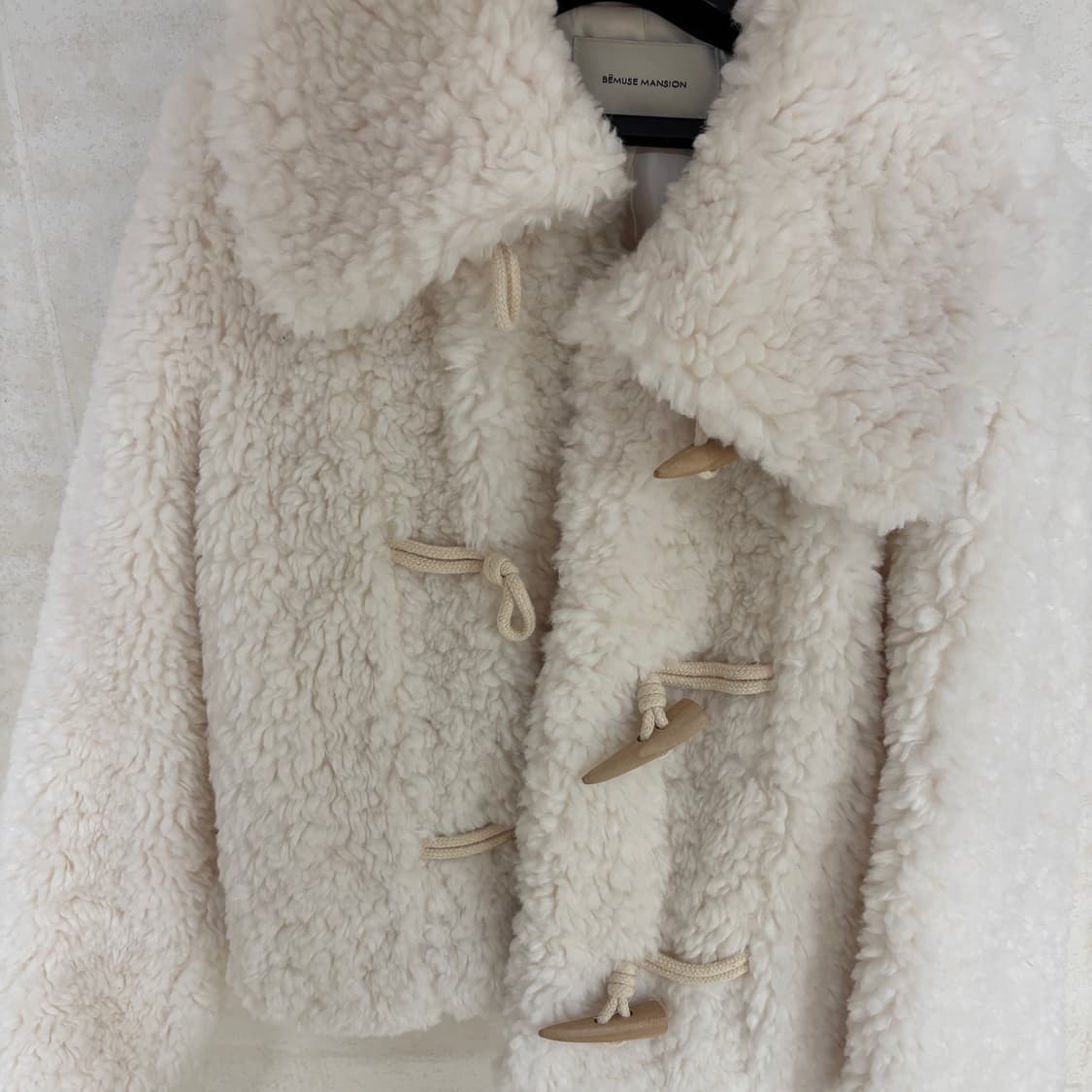 비뮤즈맨션 토글 퍼 자켓 상품이미지1