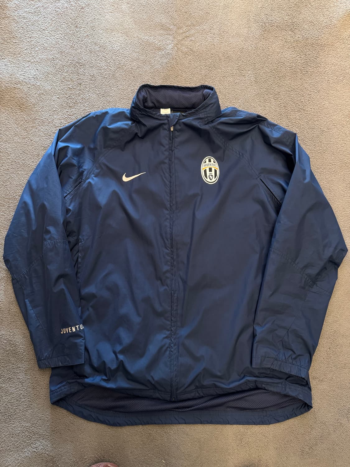 나이키 유벤투스 올드스쿨 토탈90 바람막이 처분  상품이미지1