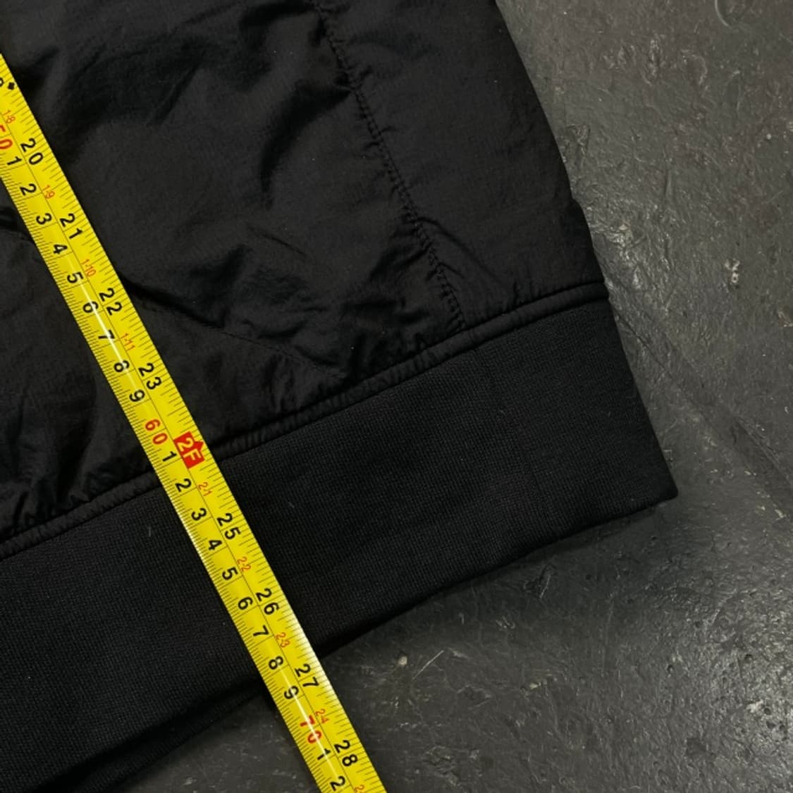 105 유니클로 X 화이트마운티니어링 리사이클 하이브리드 다운 자켓 상품이미지8