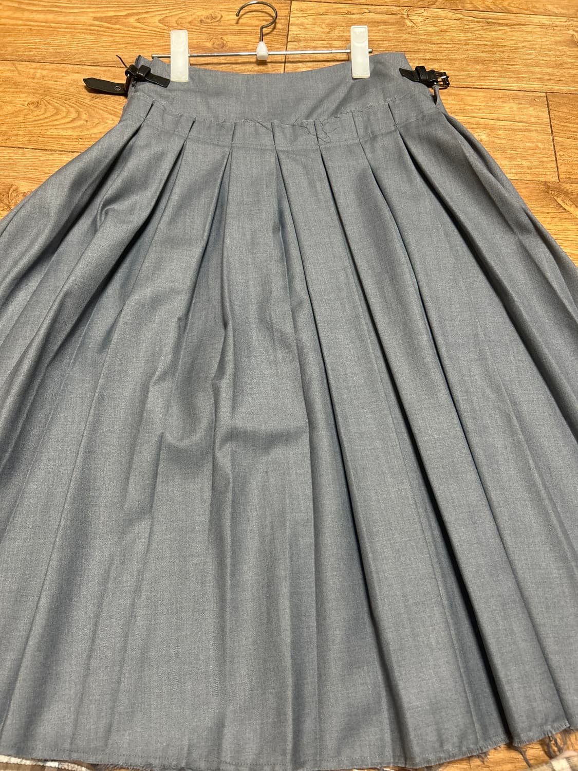 밀로우먼 버클 플리츠 스커트 상품이미지1