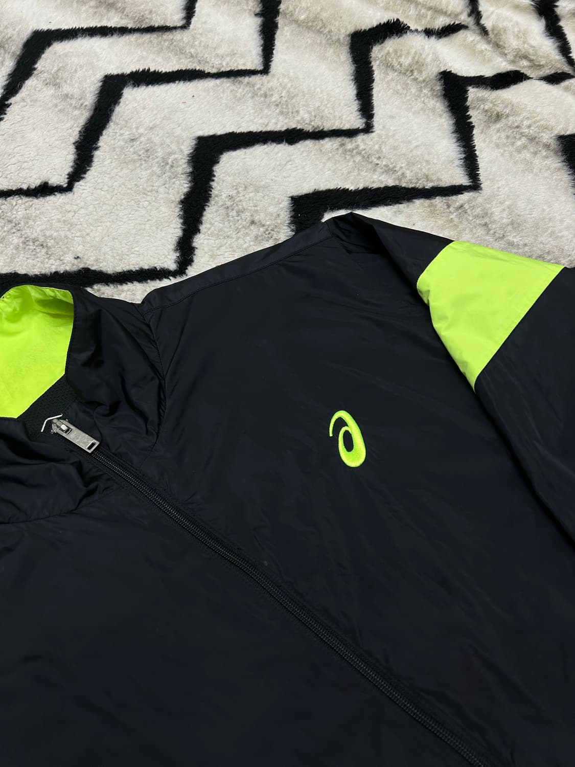 [L]아식스 레터링 바람막이 상품이미지1