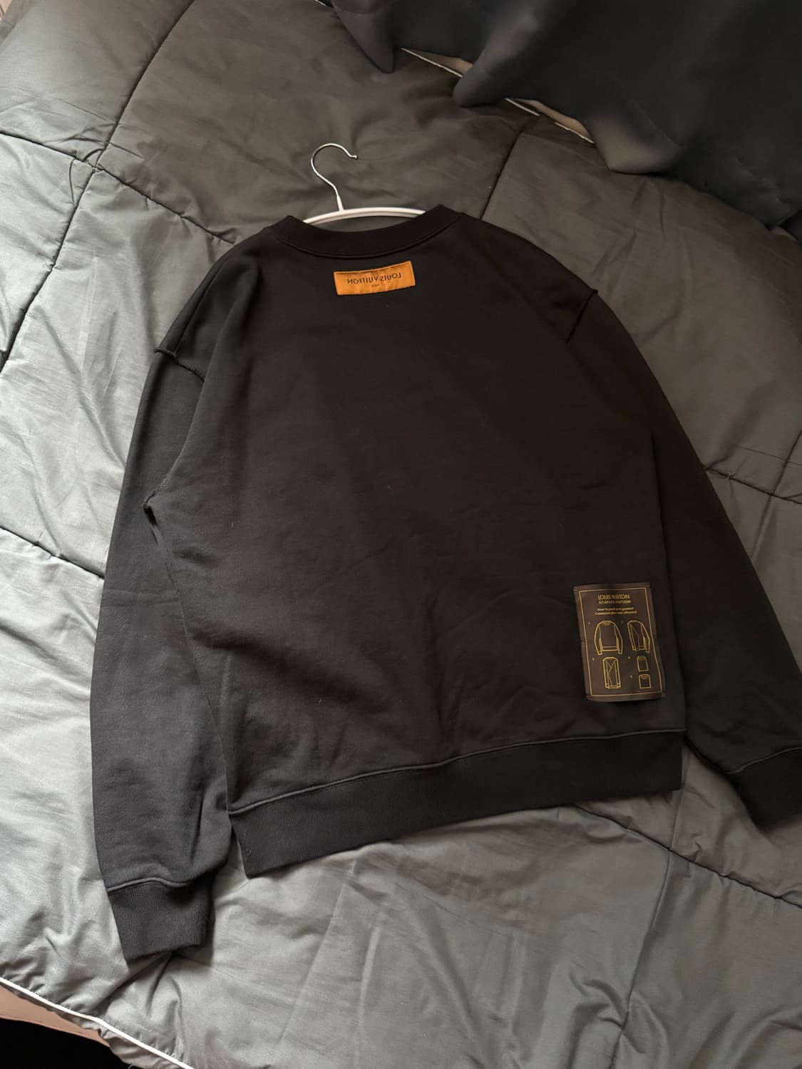 루이비통 인사이드아웃 크루넥 맨투맨입니다 상품이미지1
