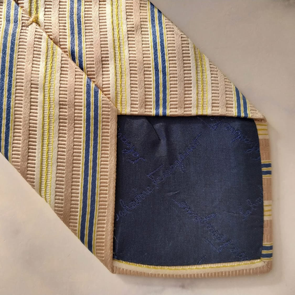 페라가모 실크 베이지 스트라이프 넥타이 9.1cm A+등급 K1814
 상품이미지9