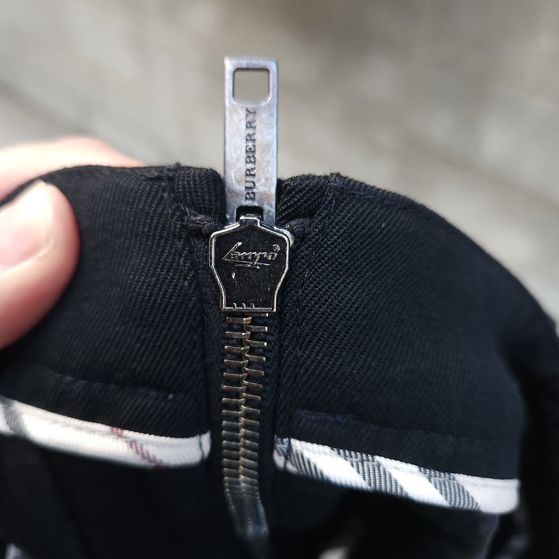 [S] 버버리 블랙 스커트 (매장판) 상품이미지8