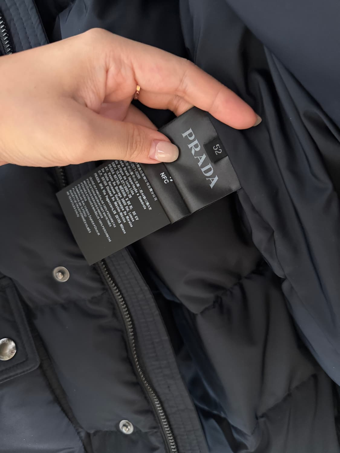 프라다 남자 패딩 52사이즈 네이비 상품이미지4
