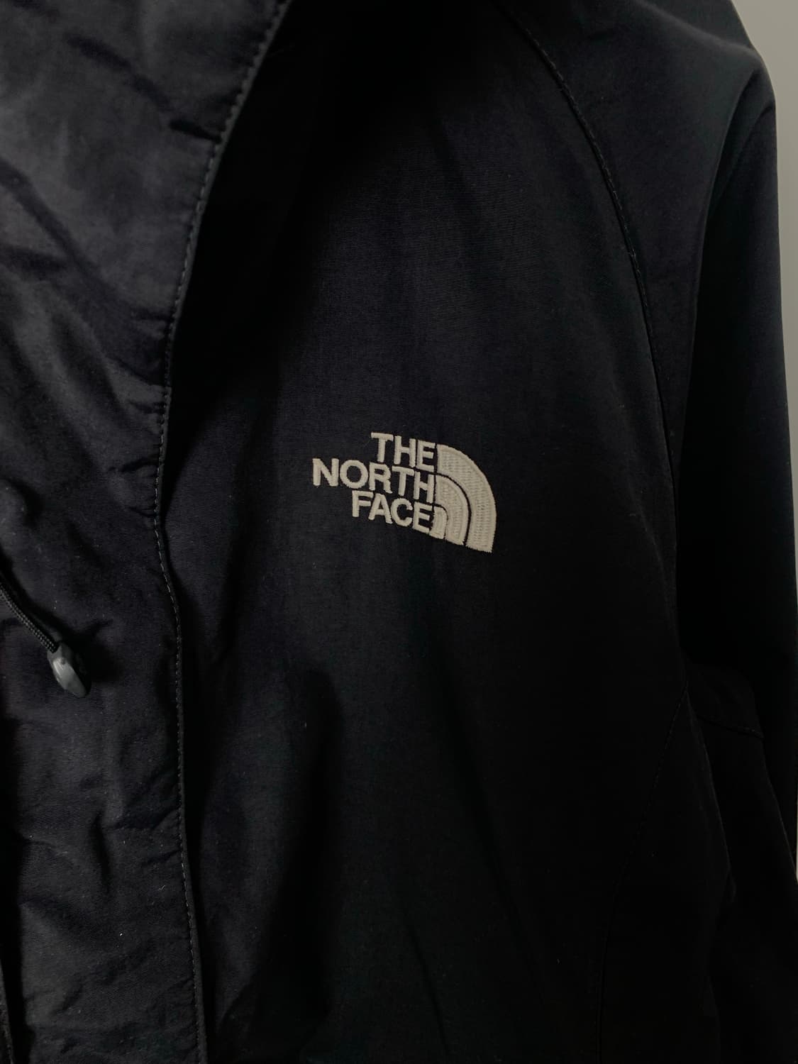 노스페이스 자수로고 블랙 윈드 바람막이 자켓  상품이미지4