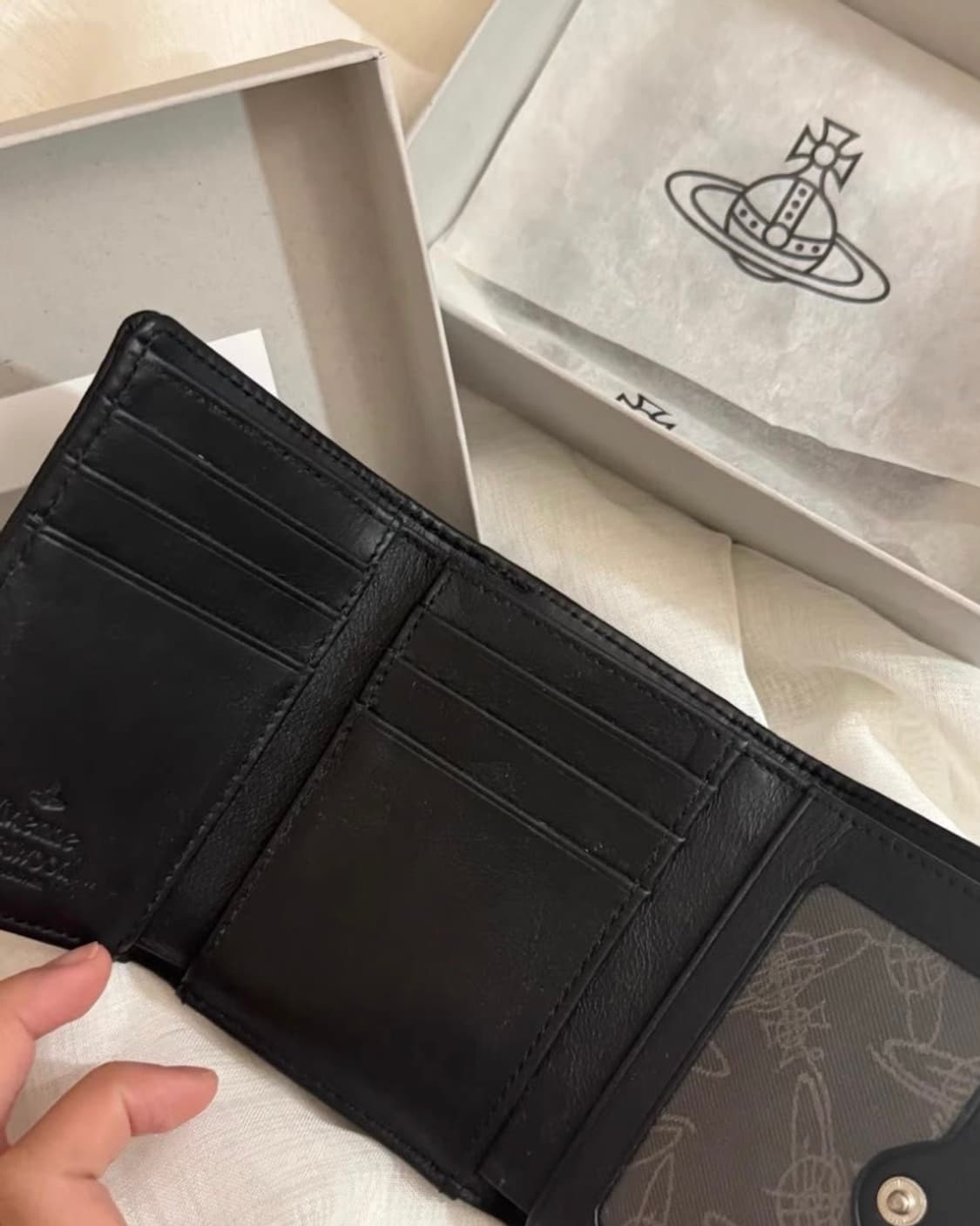 비비안웨스트우드 아카이브 은장 orb 로고 펀칭 레더 반지갑 상품이미지4