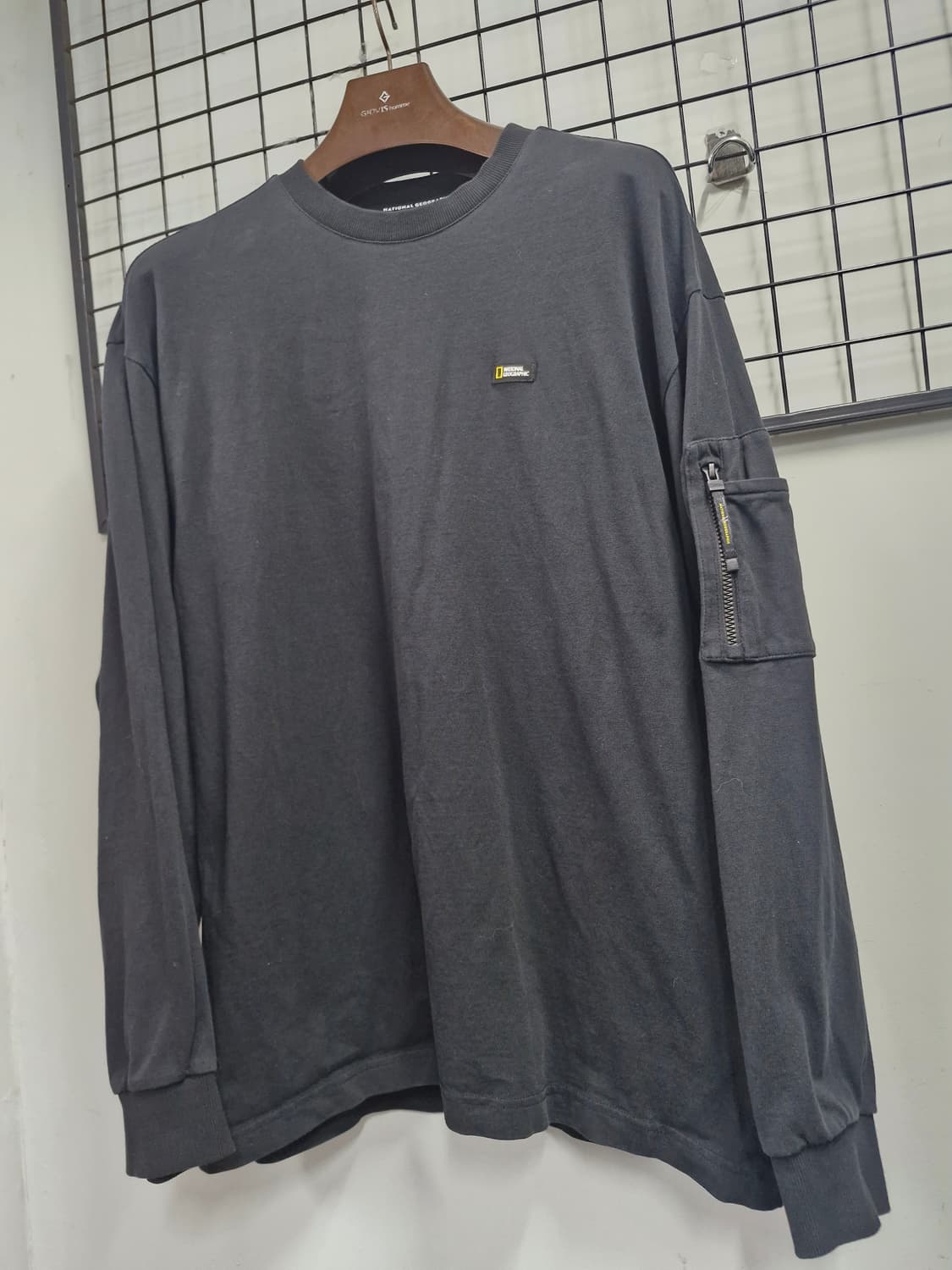 105XL 내셔널지오그래픽 소매포켓 오버핏 긴팔티. 상품이미지3