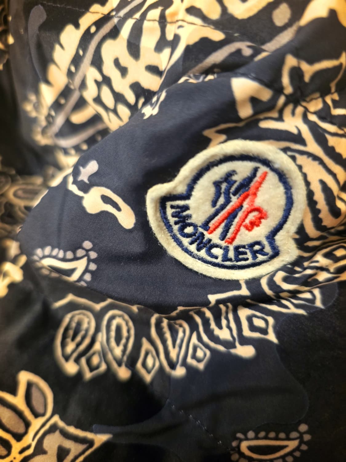 몽클레르(Moncler) 프리빌(Freville) 리버서블 다운 재킷 상품이미지3