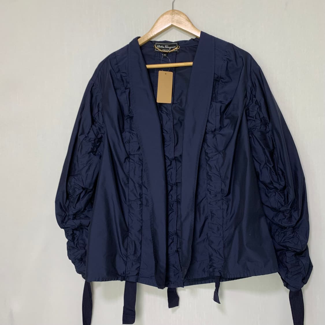 페라가모 아방가르드 셔링 디테일 오픈형 자켓 네이비 38 꼼데가르송st 상품이미지4