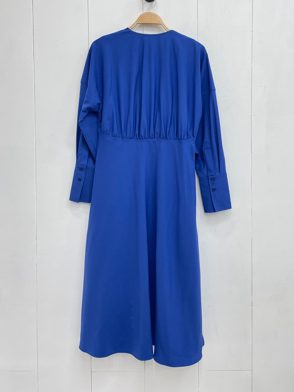 COS 브이넥 벨티드 울 원피스 블루 세미루즈핏 상품이미지5