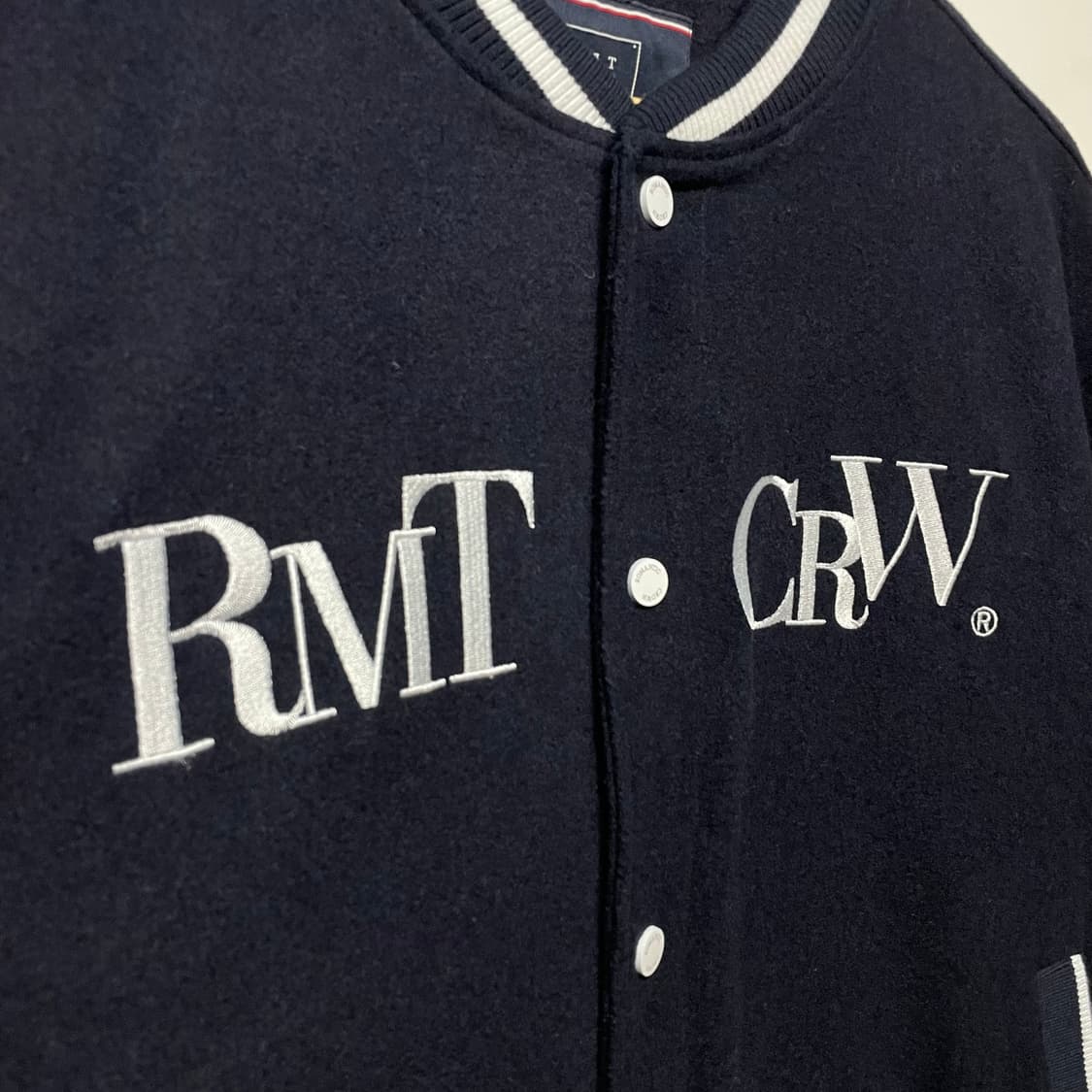 로맨틱크라운 와일드 프라워 울 바시티 자켓 상품이미지2