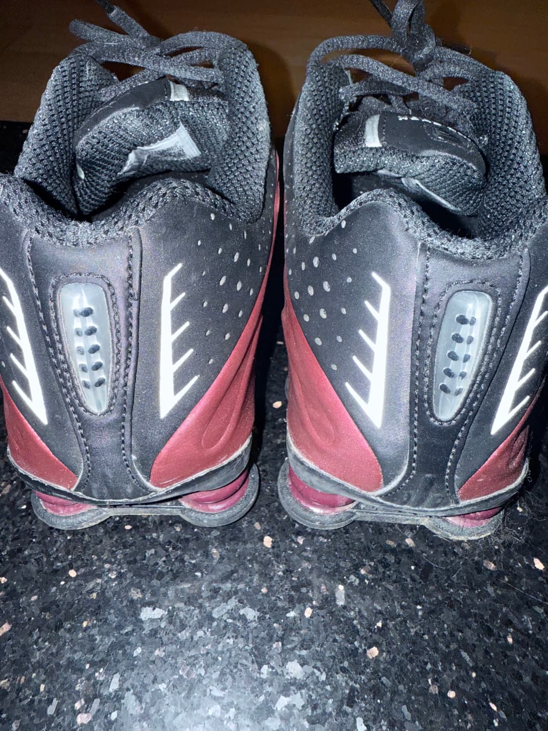 나이키 샥스 R4 블랙 팀 레드 상품이미지3