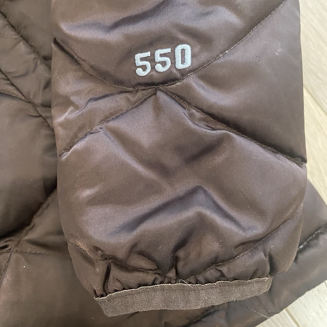 노스페이스 여성 550 다운 패딩 초콜릿 브라운 다이아몬드 퀼팅 상품이미지3