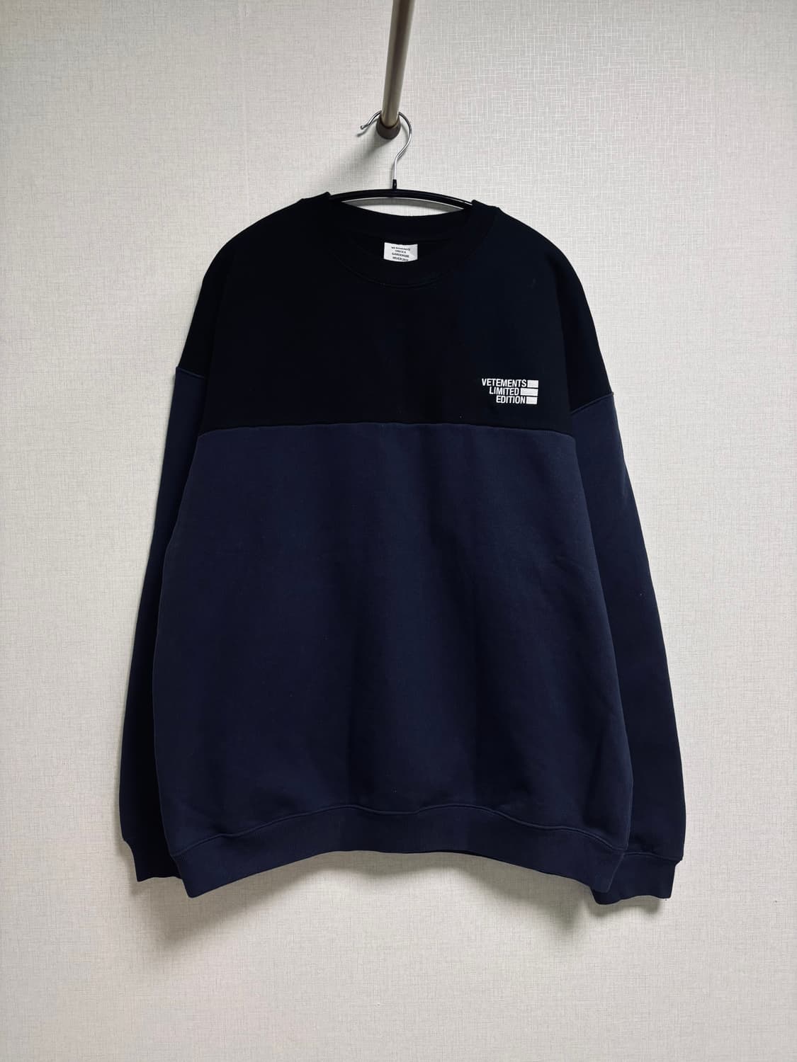 베트멍 VETEMENTS LIMITED EDITION 배색 맨투맨 상품이미지1