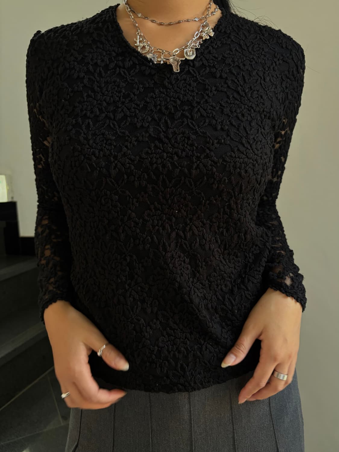 시스루 플라워 자수 긴팔티 상품이미지1