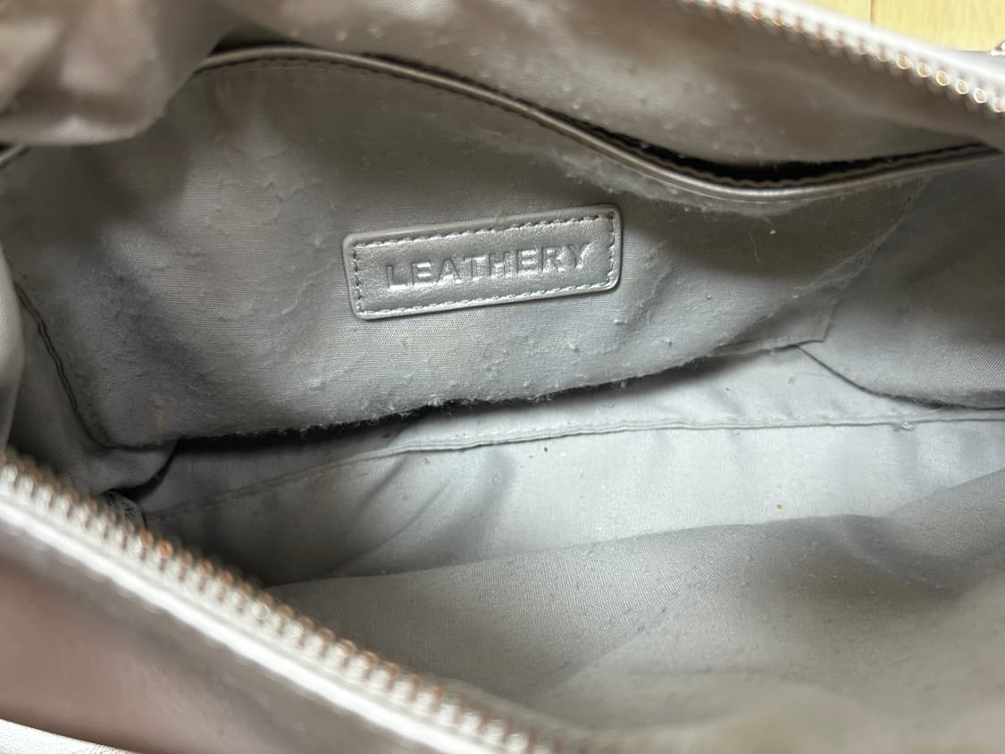 레더리 지퍼드 숄더백 실버 상품이미지8