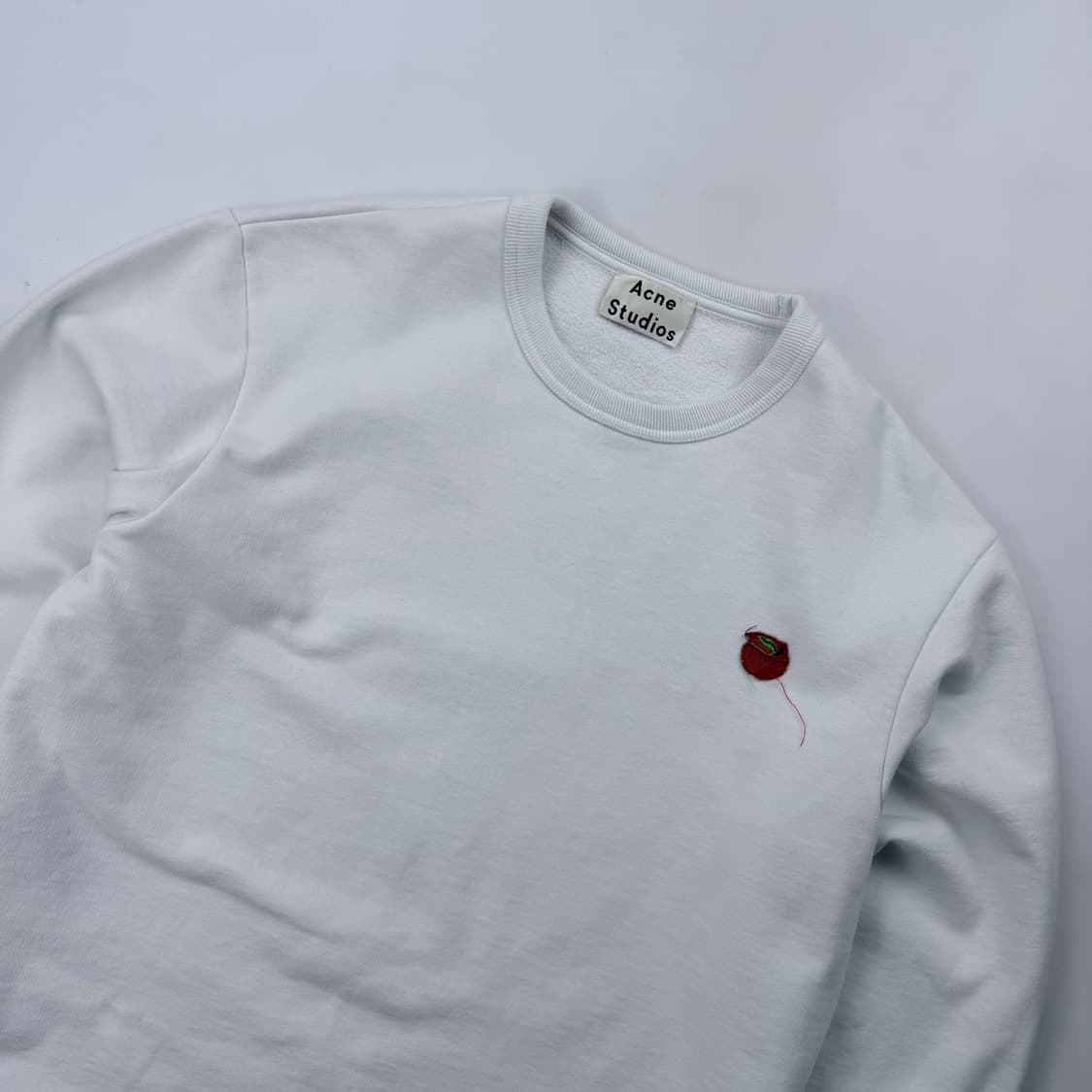 아크네스튜디오 스몰 자수 크루넥 맨투맨 상품이미지2
