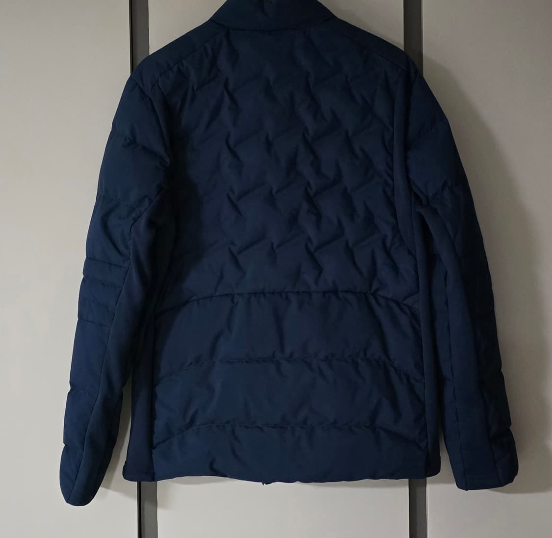 장미쉘바스키아 골프 남성 구스 경량패딩.
싸이즈 105 상품이미지2