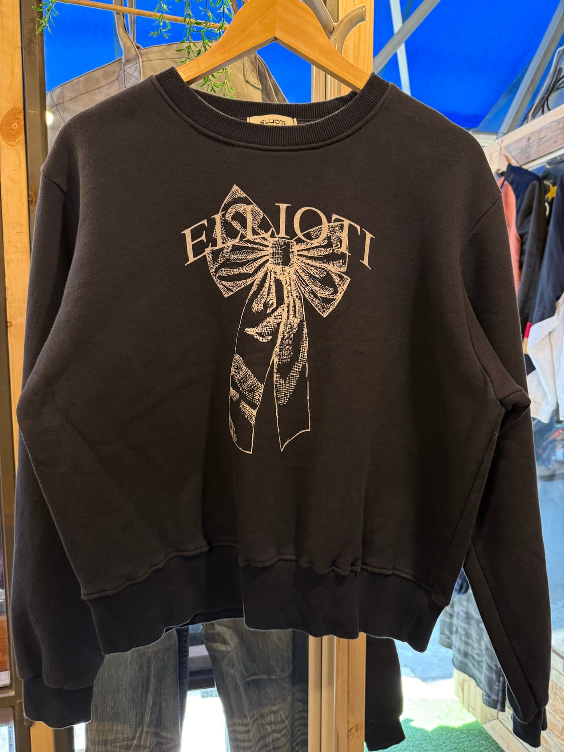 엘리오티 리본 그래픽 맨투맨 상품이미지1