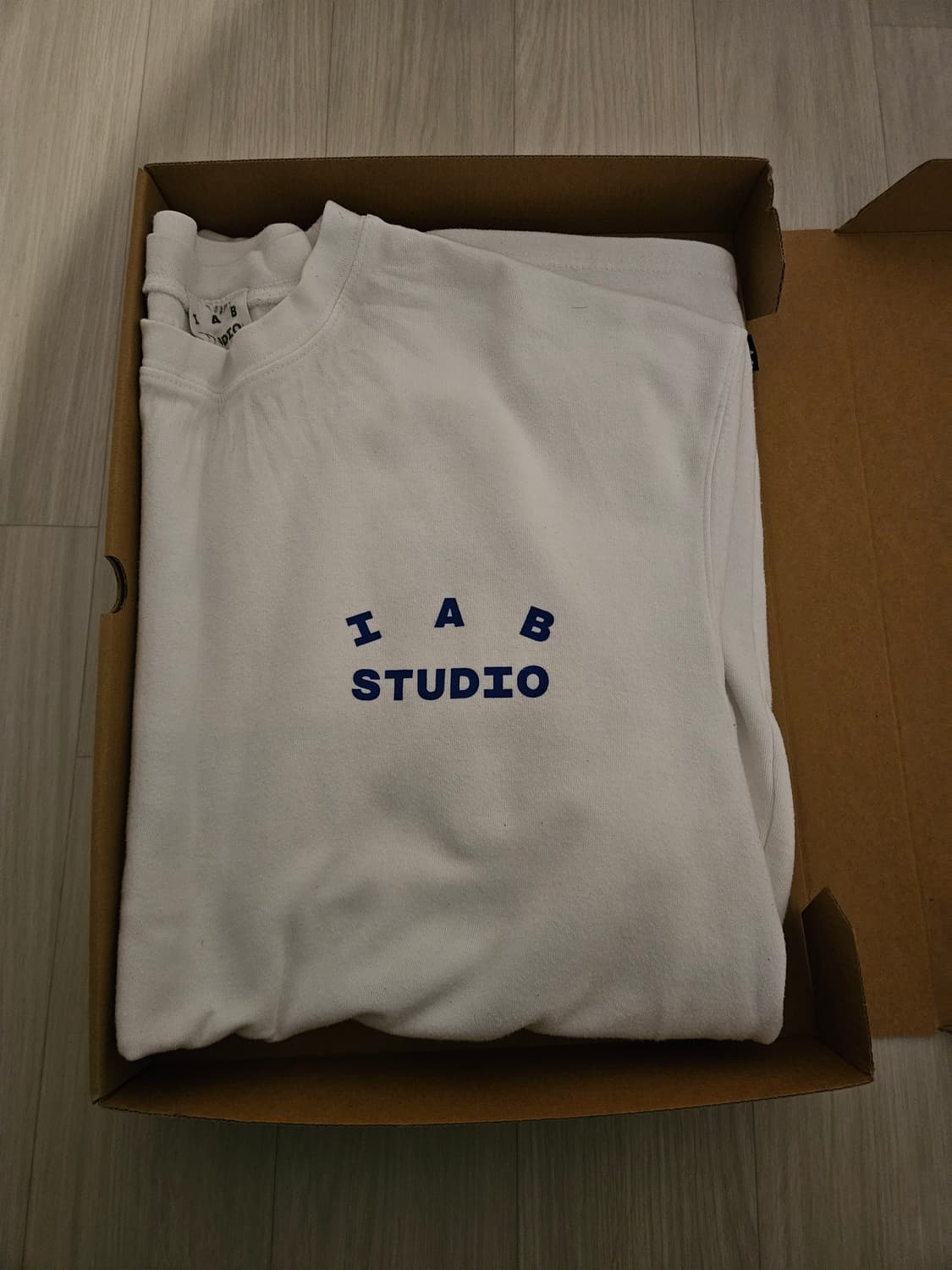 아이앱 스튜디오 10주년 반팔 XL 화이트 상품이미지2