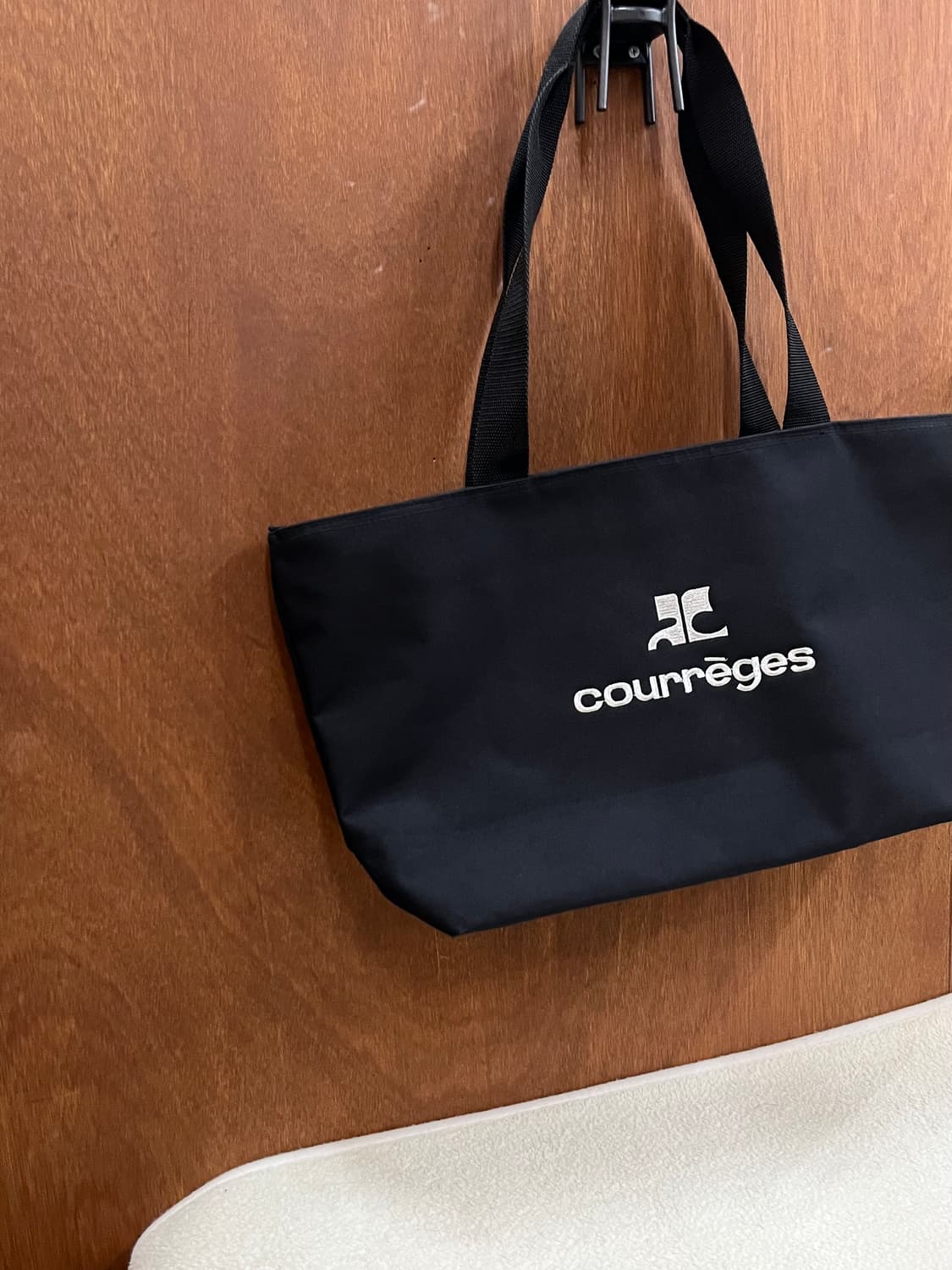 꾸레쥬 로고 쇼퍼백 블랙 상품이미지2