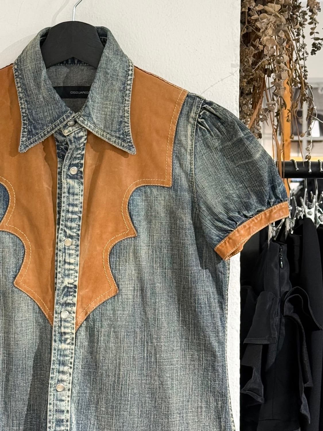 디스퀘어드2 웨스턴 데님 레더 하프 셔츠 상품이미지3