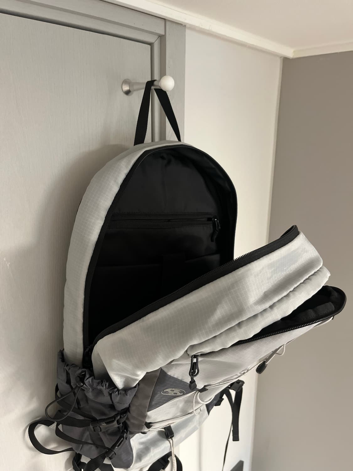 산산기어 스트링 백팩 그레이  상품이미지2