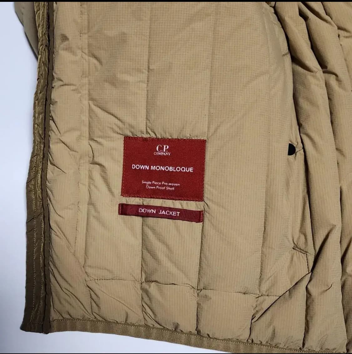 CP컴퍼니 렌즈 와펜 모노블로크 다운 자켓 판매합니다 상품이미지7