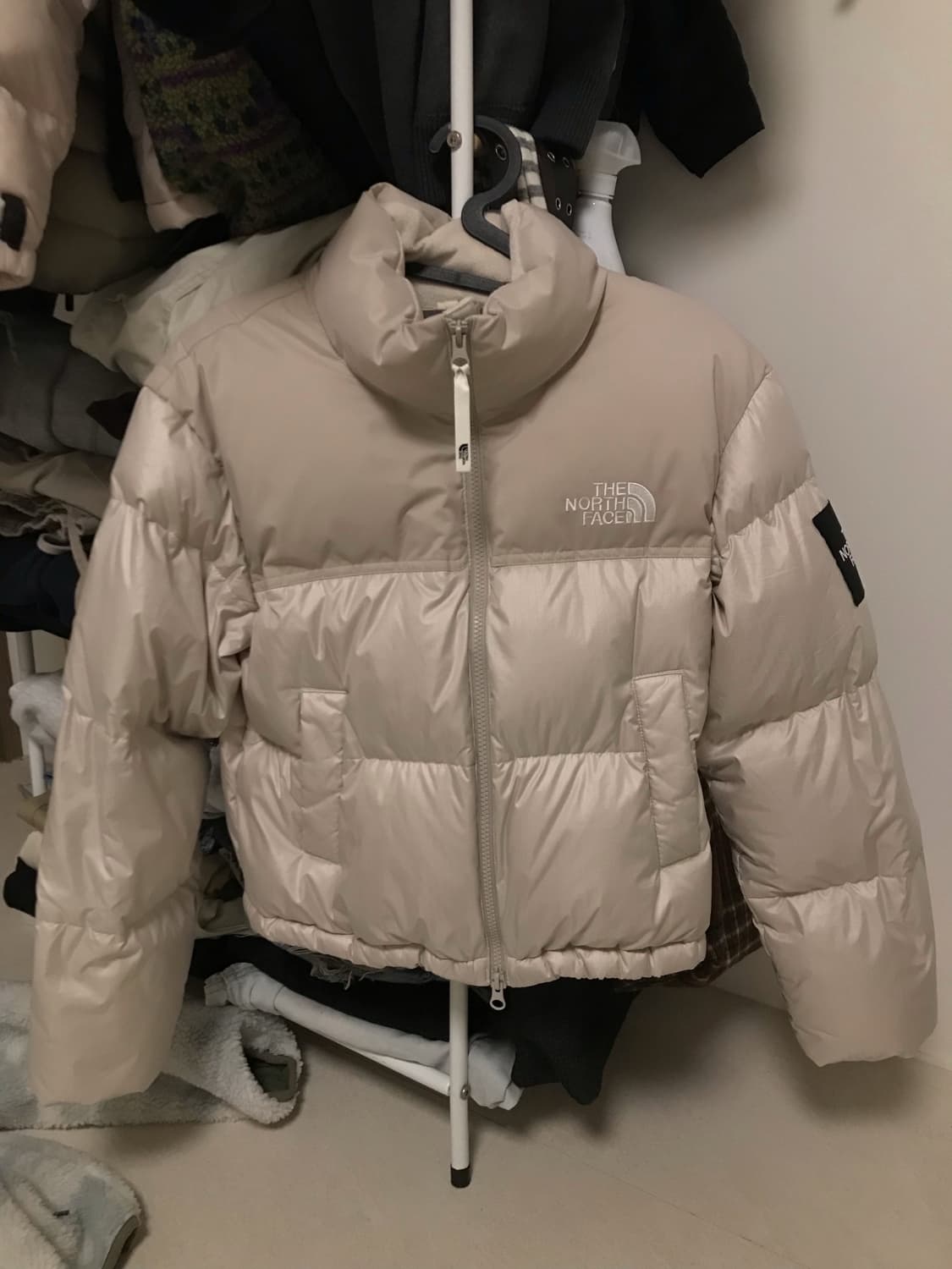 노스페이스 노벨티 눕시 다운 재킷 아이보리 상품이미지1