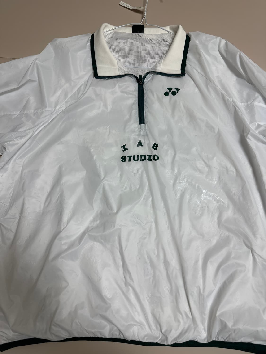 아이앱 스튜디오 x 요넥스 우븐 풀오버 풀오버 화이트 상품이미지1