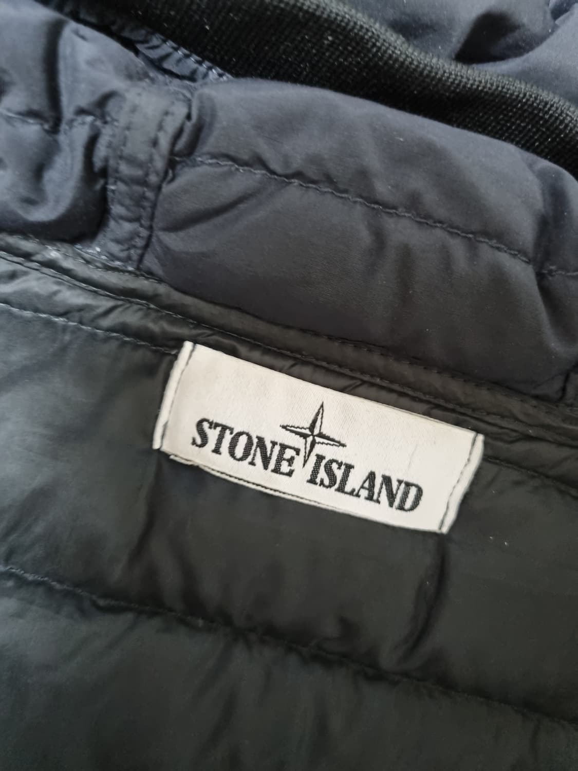 [새상품급 L] 스톤아일랜드 블랙 경량패딩 상품이미지2