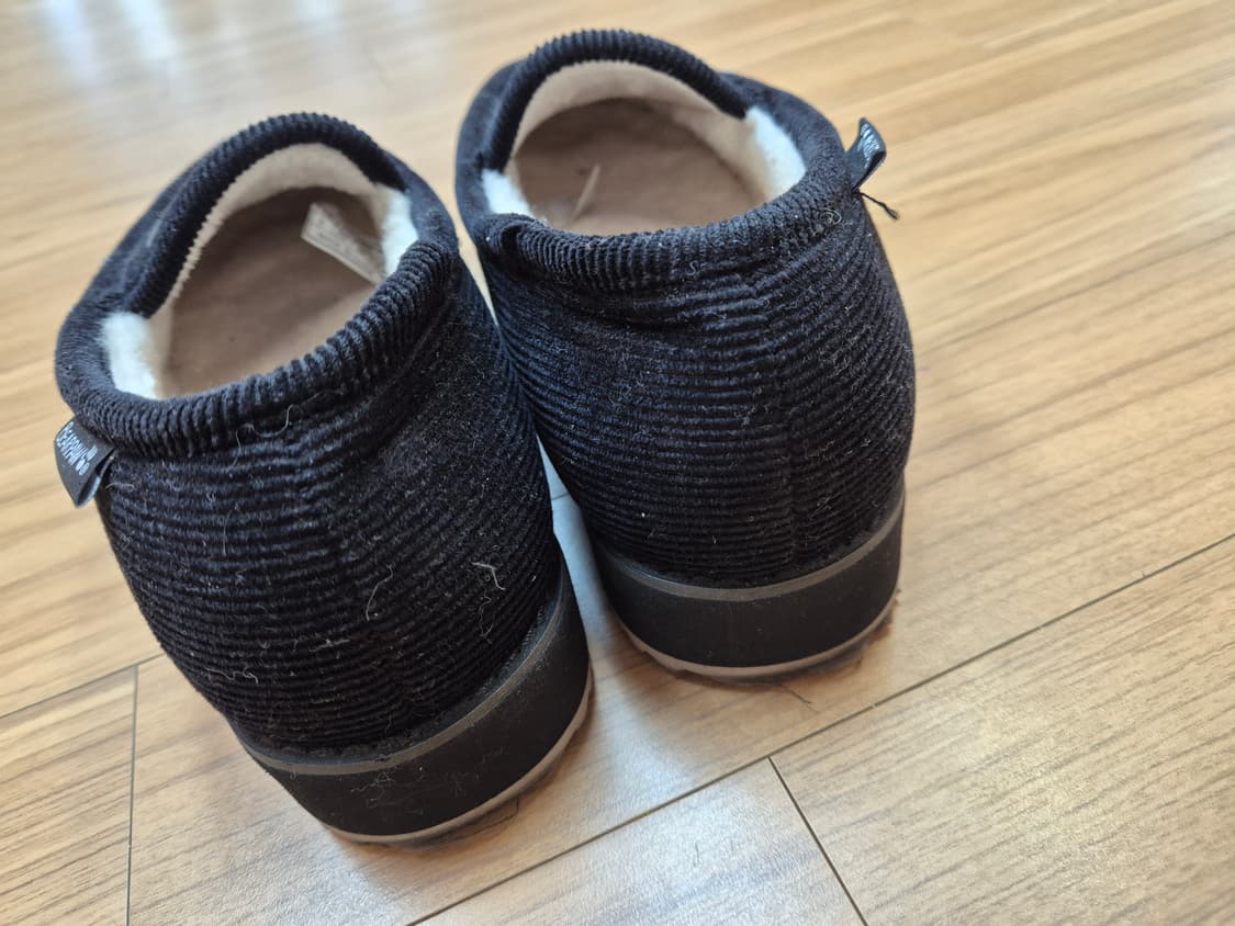 귀여운 곰돌이 자수가 있는 베어파우 털 슬리퍼입니다. 코듀로이 재질이라  상품이미지4