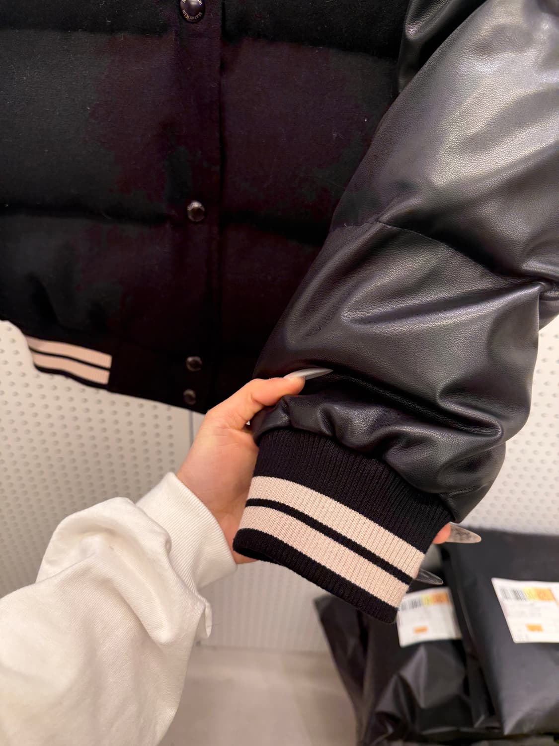 마뗑킴 빅로고 레더 다운 패딩 U842 상품이미지4