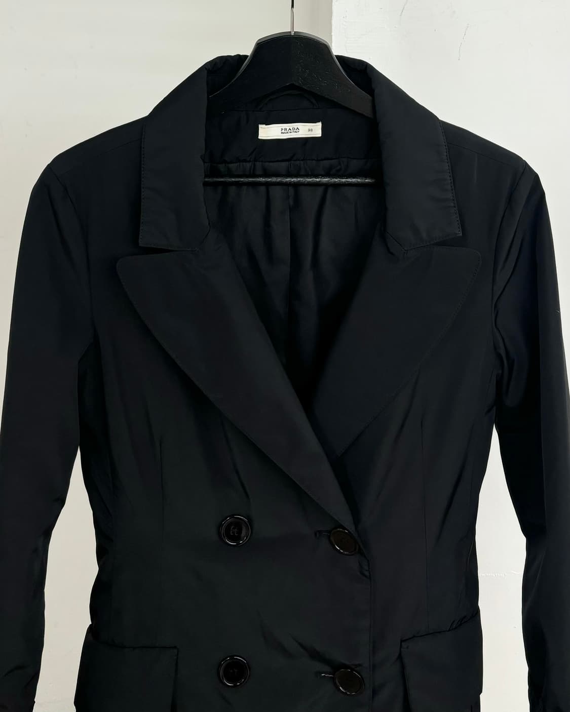 프라다 블랙 더블 브레스티드 트렌치코트 상품이미지2