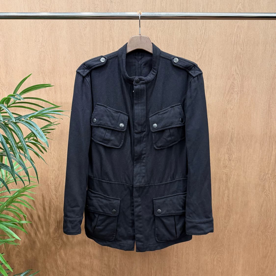 구찌 울 밀리터리 필드 자켓 스탠드 카라 어깨 에폴렛 디테일 다크 브라운 상품이미지1