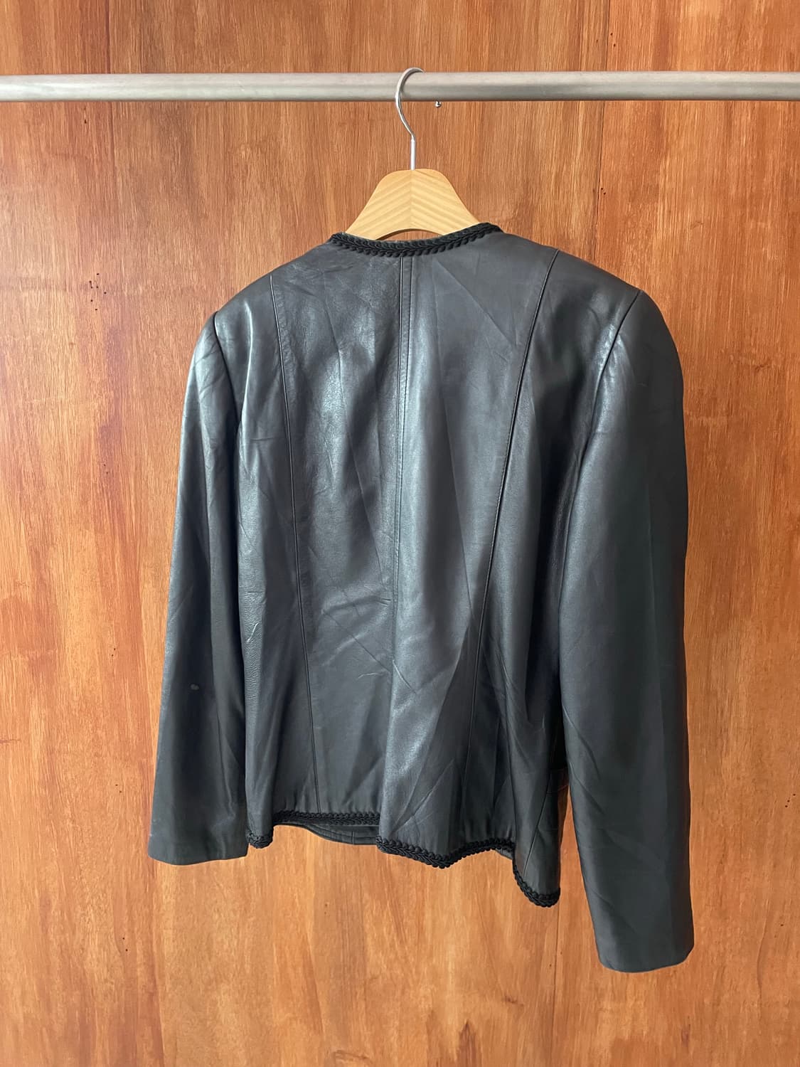 Black round neck button leather jacket 상품이미지7