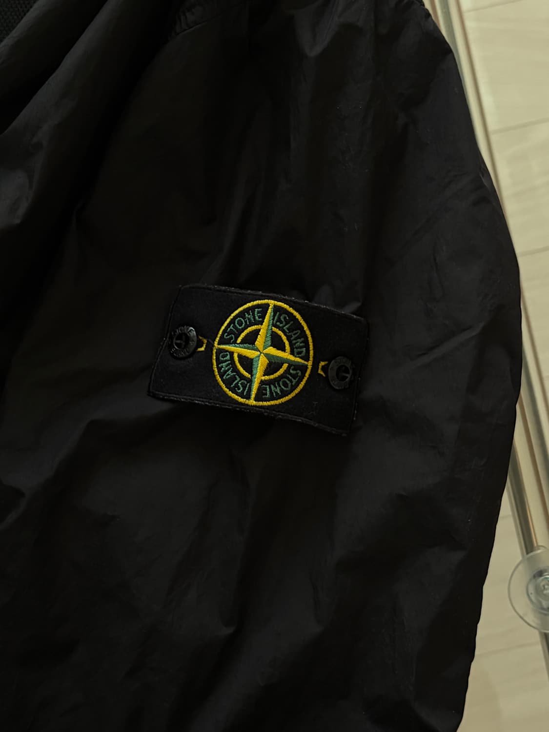 23ss 스톤아일랜드 크링클랩스 후드 자켓 바람막이 블랙 상품이미지4