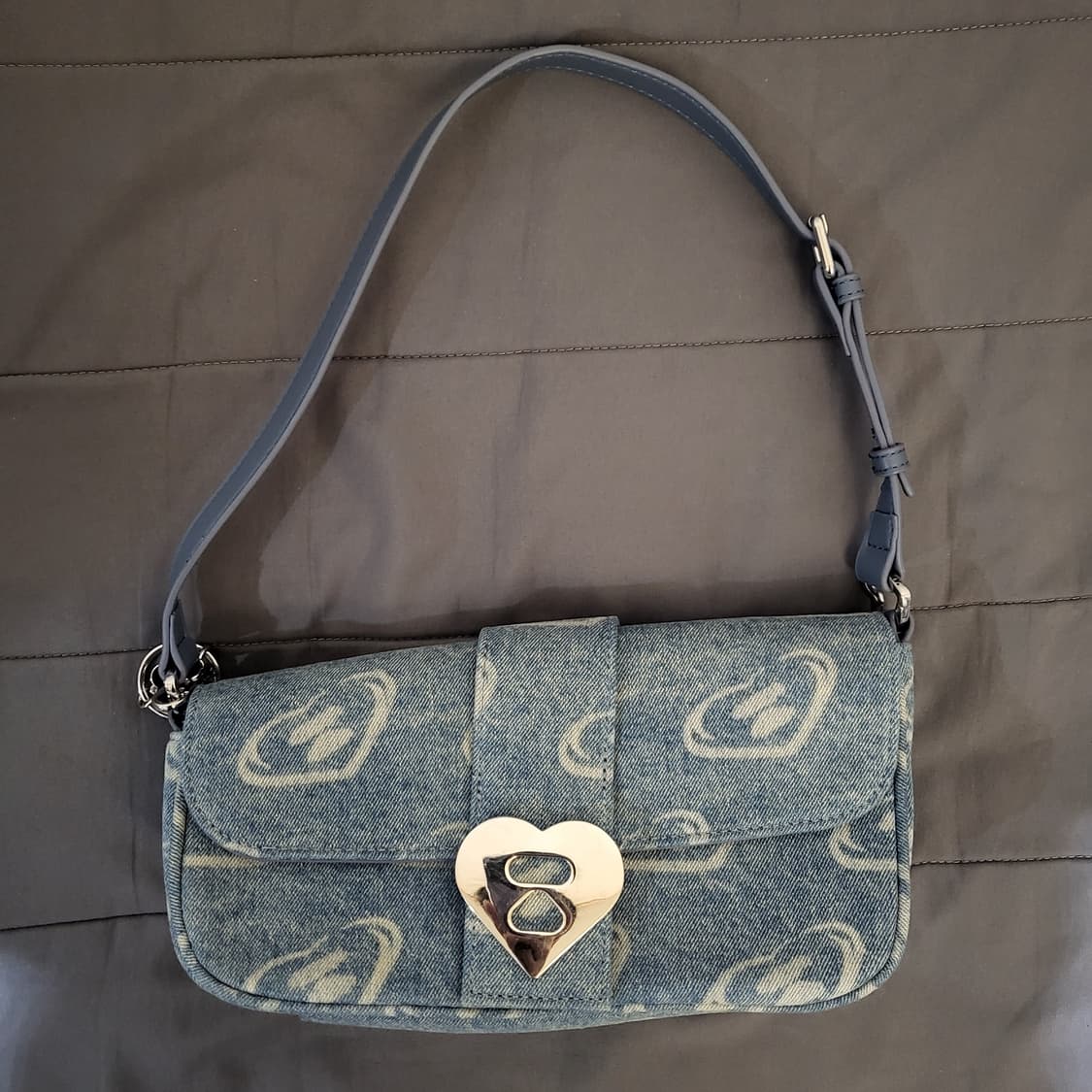 베이프 베이피 우먼스 패턴 데님 하트 숄더백 상품이미지2