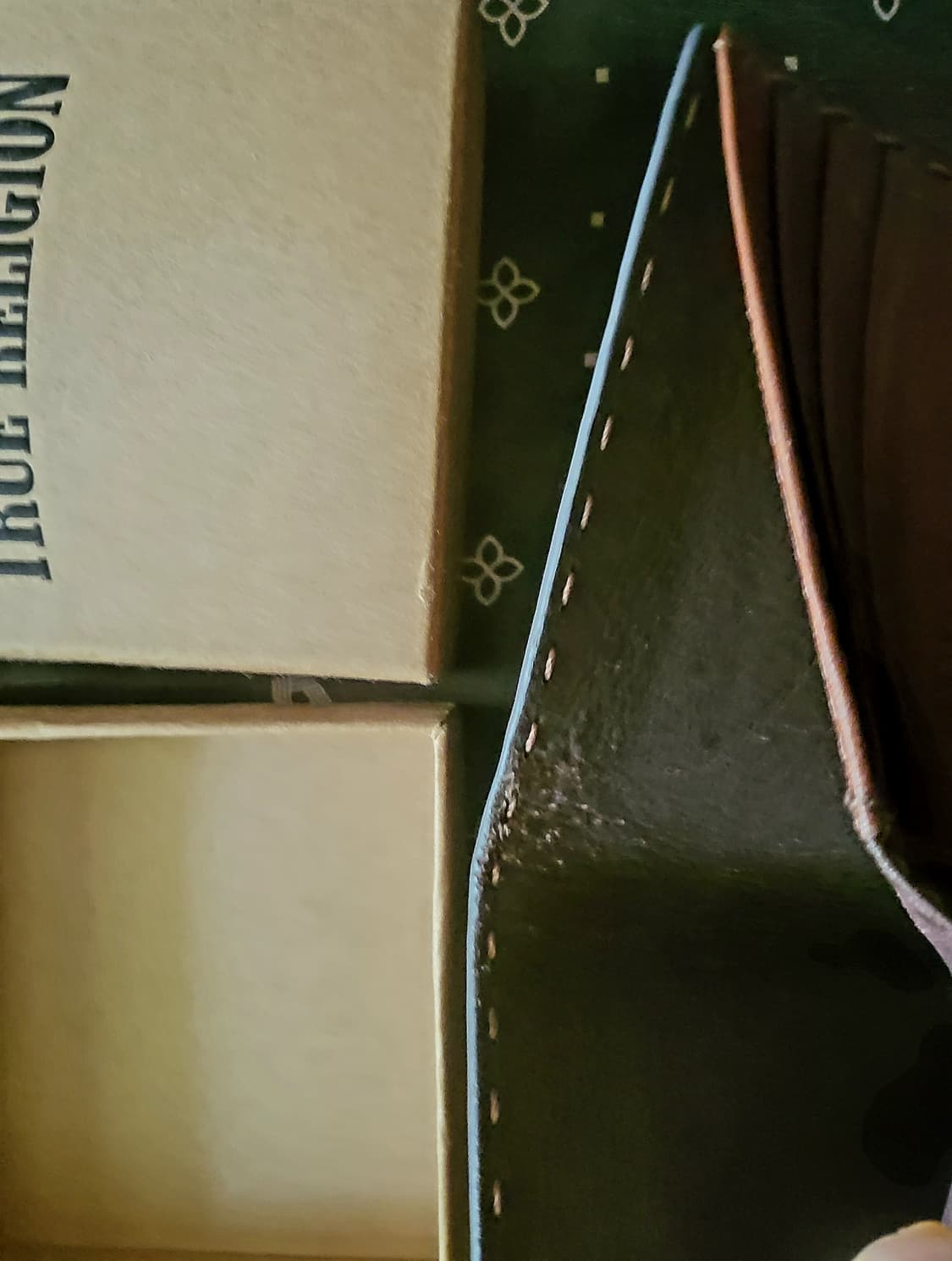 [미사용 새상품] 트루릴리전  남자 레더 반지갑 상품이미지9