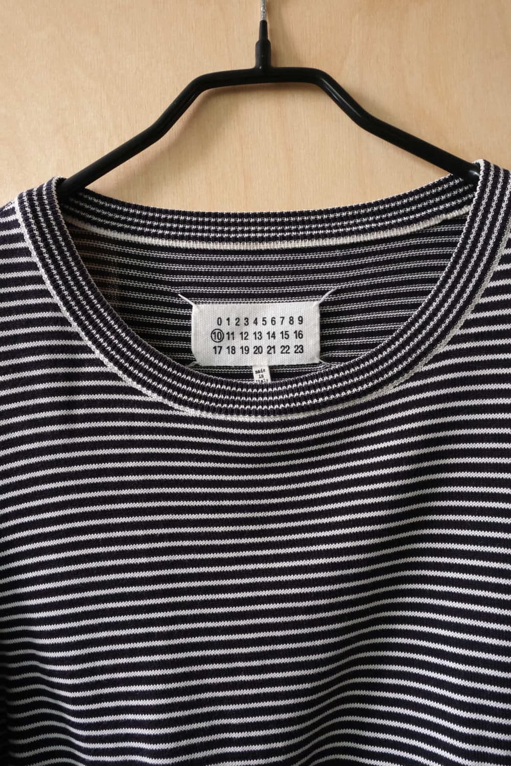 마르지엘라 스트라이프 니트 블랙 상품이미지3