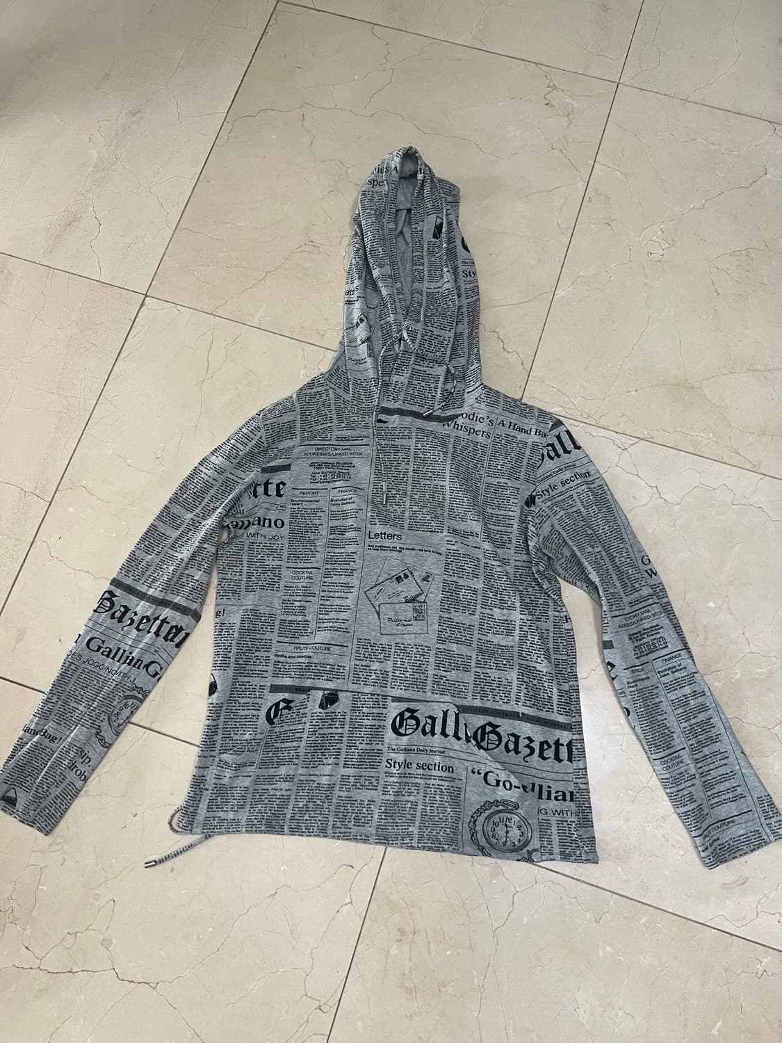 존 갈리아노 뉴스페이퍼 후드티 상품이미지1