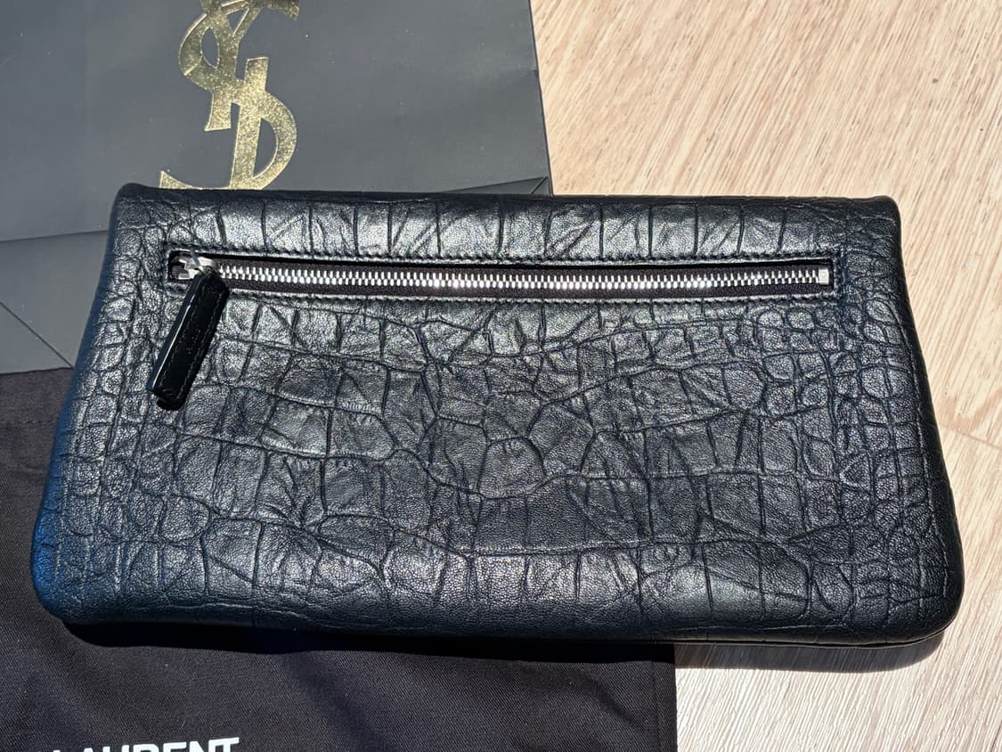 생로랑 모노그램 크로커다일 클러치백 블랙 상품이미지2