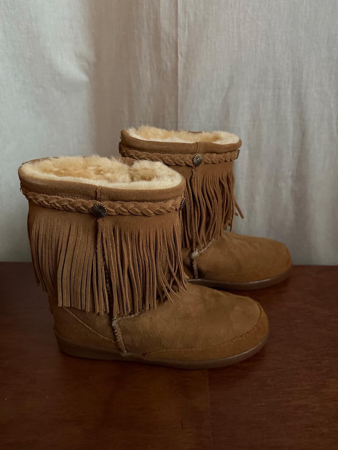 MINNETONKA fringe suede boots 상품이미지1