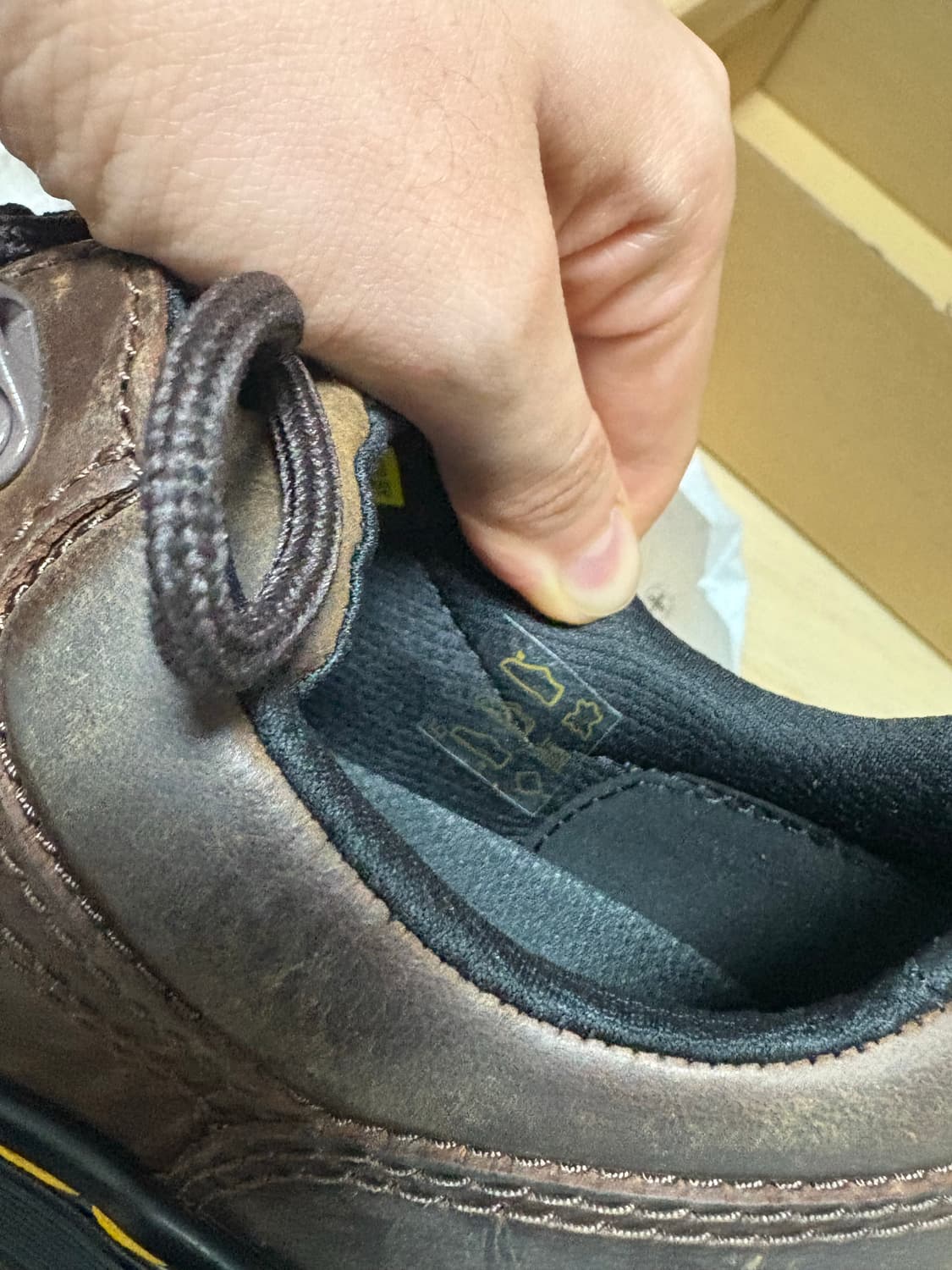 닥터마틴 리더 크레이지호스 브라운 250 상품이미지10