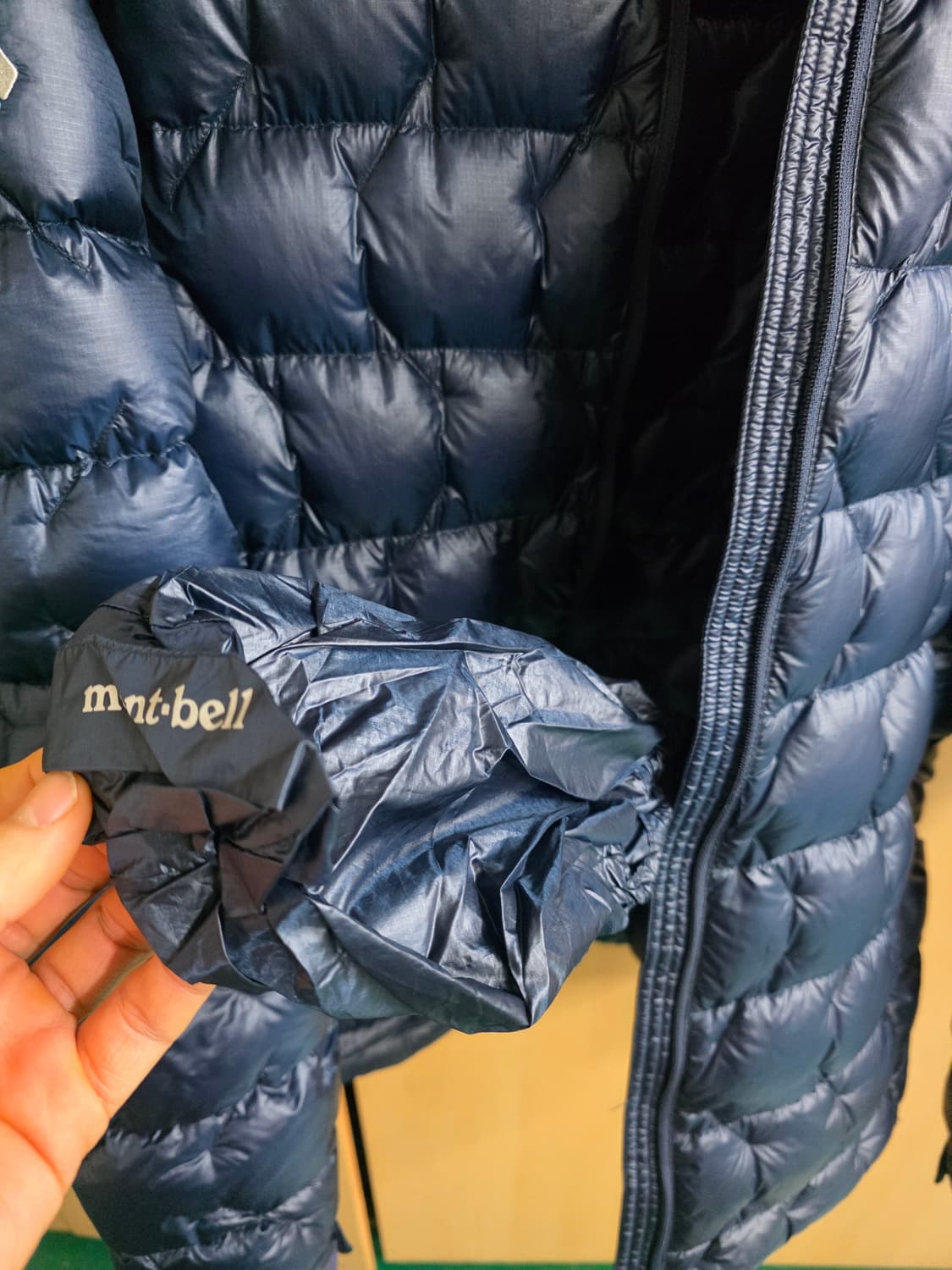 몽벨 UL1000 헥사 초경량 패딩 블루블랙 상품이미지5