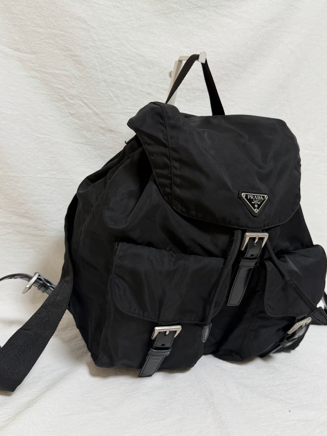 정품 프라다 포코노 나일론 투포켓 미디움 백팩 블랙 상품이미지4
