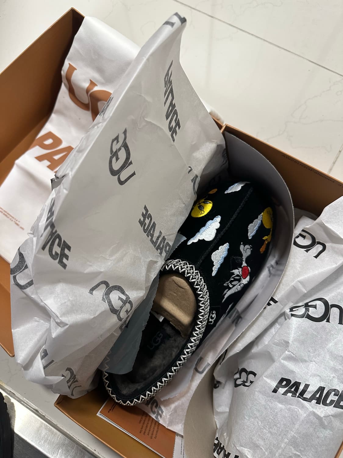 us9) 어그x팔라스x루니툰 타스만 블랙 상품이미지1