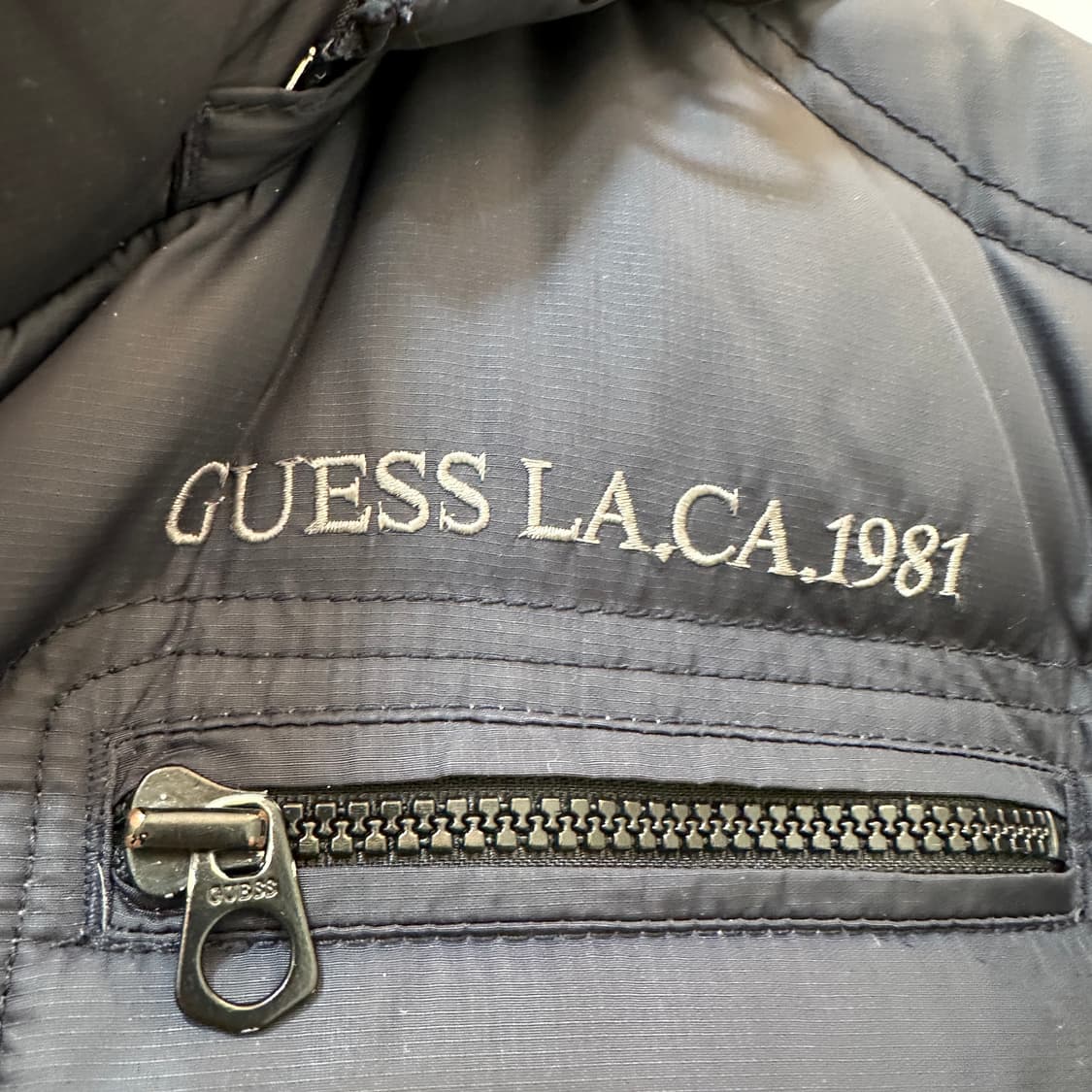 게스 남성 네이비 패딩 L 상품이미지4