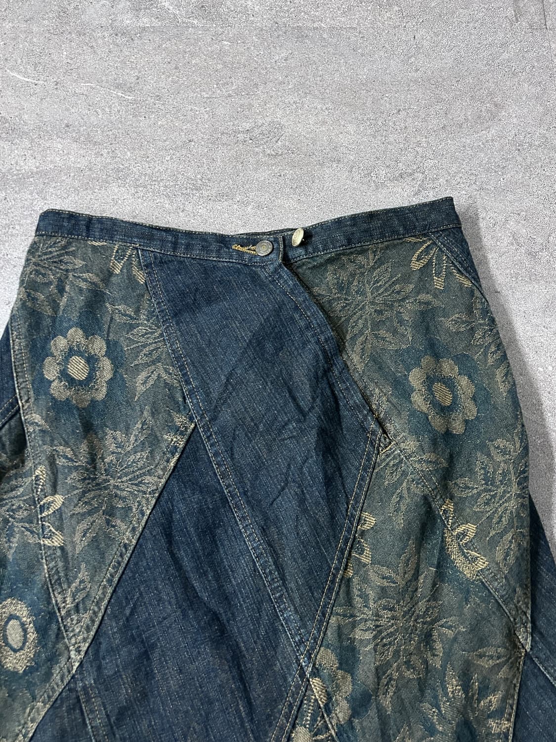 패치워크 플로랄 사선 데님 스커트 상품이미지5